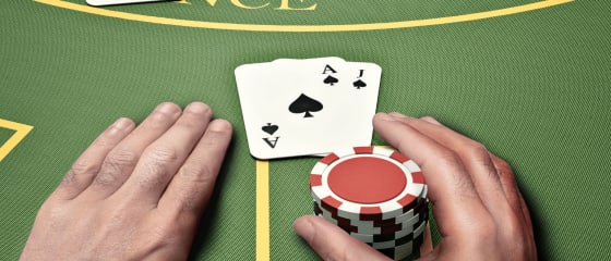 Conozca la diferencia: ¡Blackjack versus póquer!
